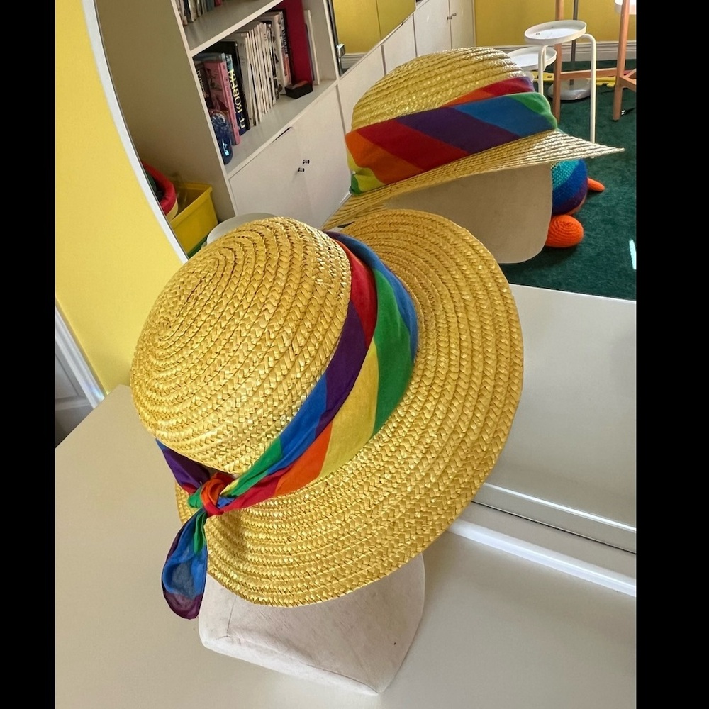 1980s Yellow Straw Hat, Round Crown, Incl. White Lace Ribbon & Rainbow Bandana - Picture 4 of 16